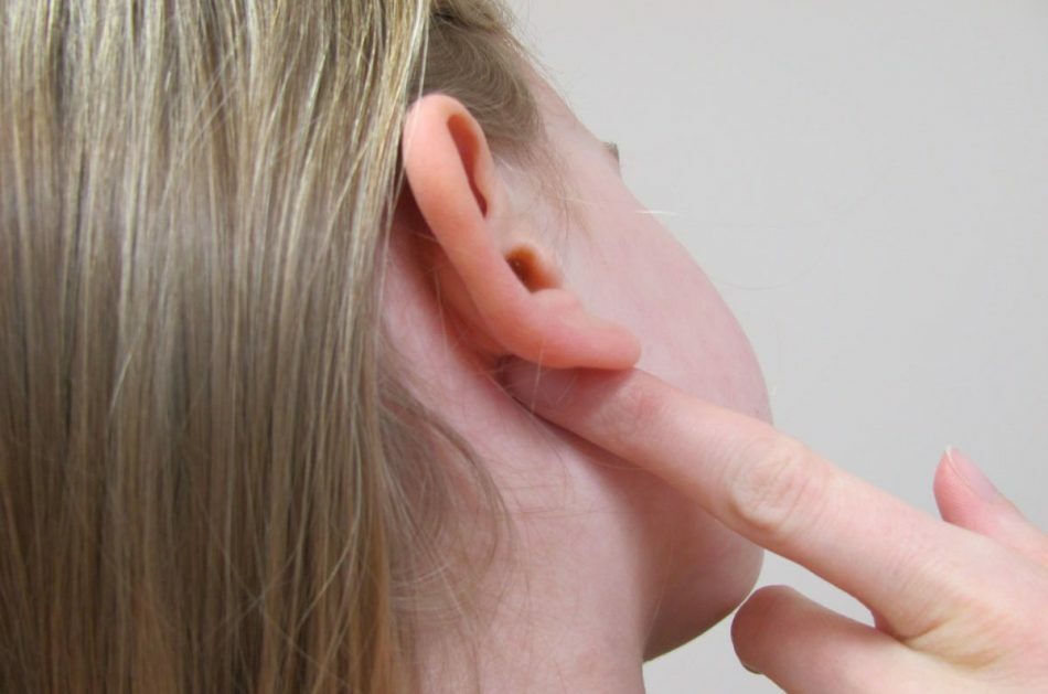 Skin peels, itches in the ears inside, outside, on the earlobe, behind the ear in adults and children: causes, treatment. Behind the ear, the skin is peeling, cracking, crusting and becoming wet: causes, how to treat medication and folk remedies?