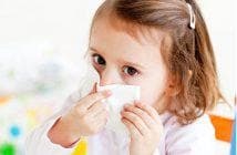 het kind heeft een verstopte neus zonder verkoudheid