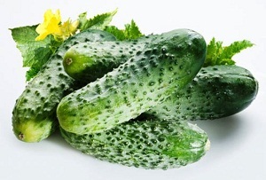 Treatment of hemorrhoids with live cucumber, cucumber water and candles