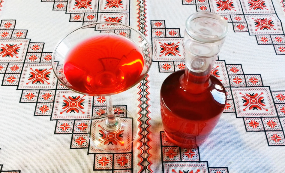 A recipe for jam from petals and rose hips, drinks, tea, compote, jelly, mors, wine. Syrup from a dogrose - the instruction on application, dosages, responses
