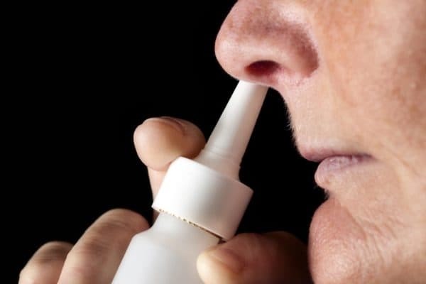 Spray in the nose for the treatment of rhinitis