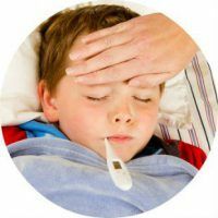 Orsaker och behandling av hög feber hos ett barn utan symptom