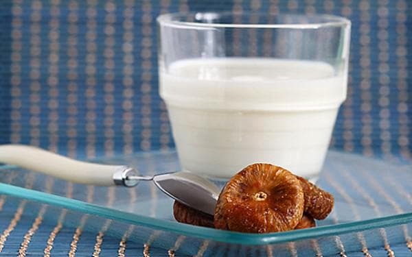 Milk with figs from a pregnant cough