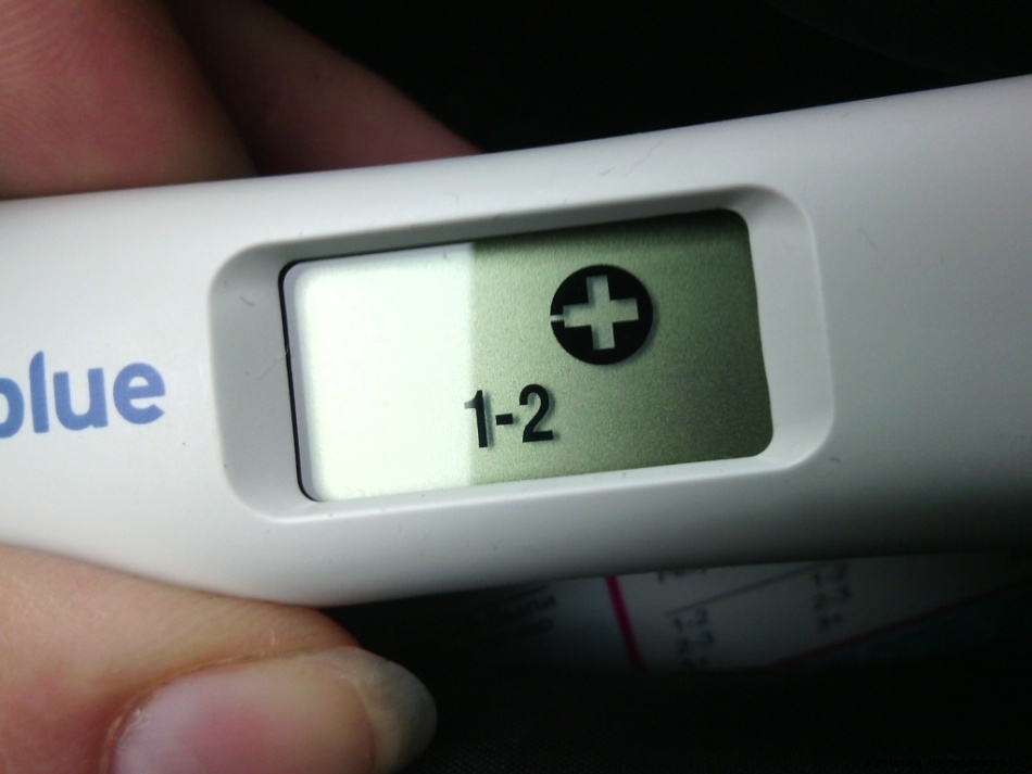 V kakšnem času bo test natančno pokazal nosečnost? Ali test lahko kaže na zunajmaternično nosečnost in kdaj?