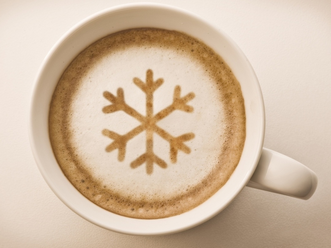 Jak ugotować pyszną kawę z naturalnym kremem w domu tureckim? Jak narysować wzory na piance kawy?