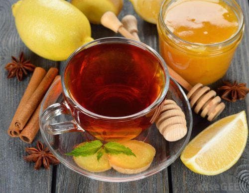 lemon with dried fruits in tea