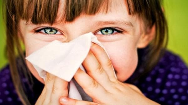 Symptoms and treatment of an allergic cough in a child