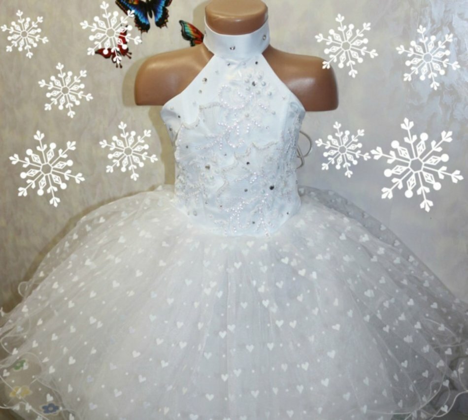 Ako urobiť nový rok šaty pre dievča s vlastnými rukami od bežných jednoduchých detských šiat? Ako urobiť vianočné dekorácie na šaty?
