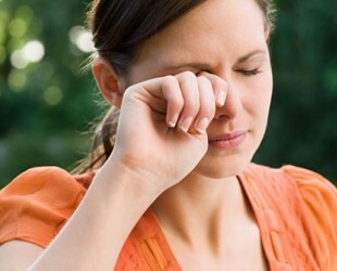 Itching in the eyes: the most common causes and treatment