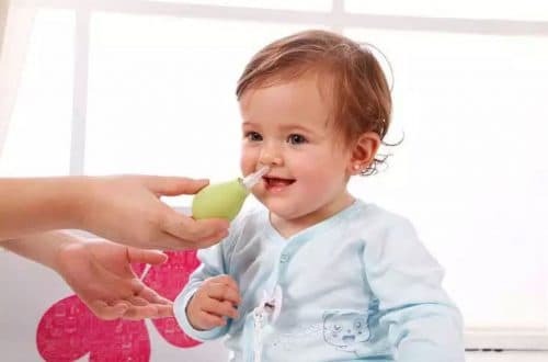 pranje djetetovog nosa fiziološkom otopinom