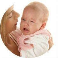 Cosa fare se un neonato ha un singhiozzo dopo l'allattamento
