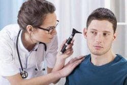 Is it possible to heat the ear with an average, purulent otitis?