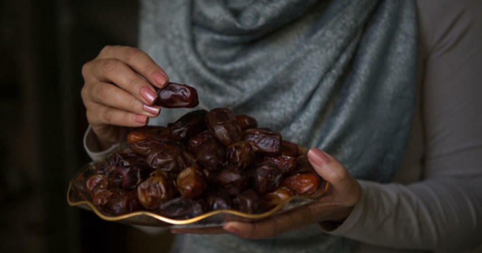 Medical properties of dates, composition and contraindications. What are the benefits of dried dates for the body of women, men? How many dates can you eat per day, can you eat every day?