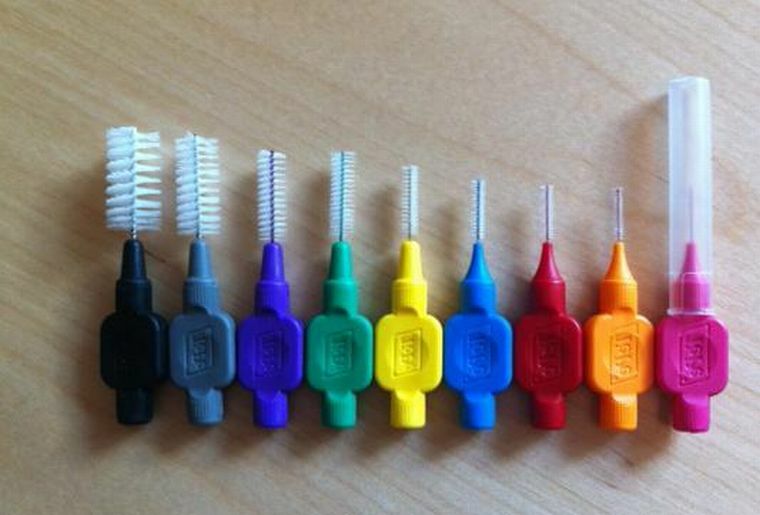 Grunnleggende om braces omsorg: hvordan du børster tennene, velg en børste og børste