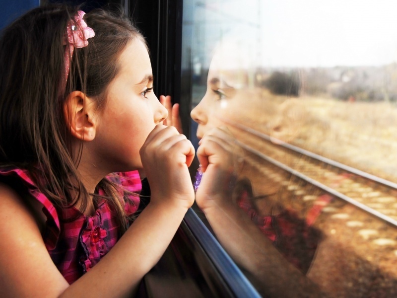 Lapsen matkustaminen junassa: ikä, asiakirjat, lippu, säännöt, edut, saattaja, valtakirja