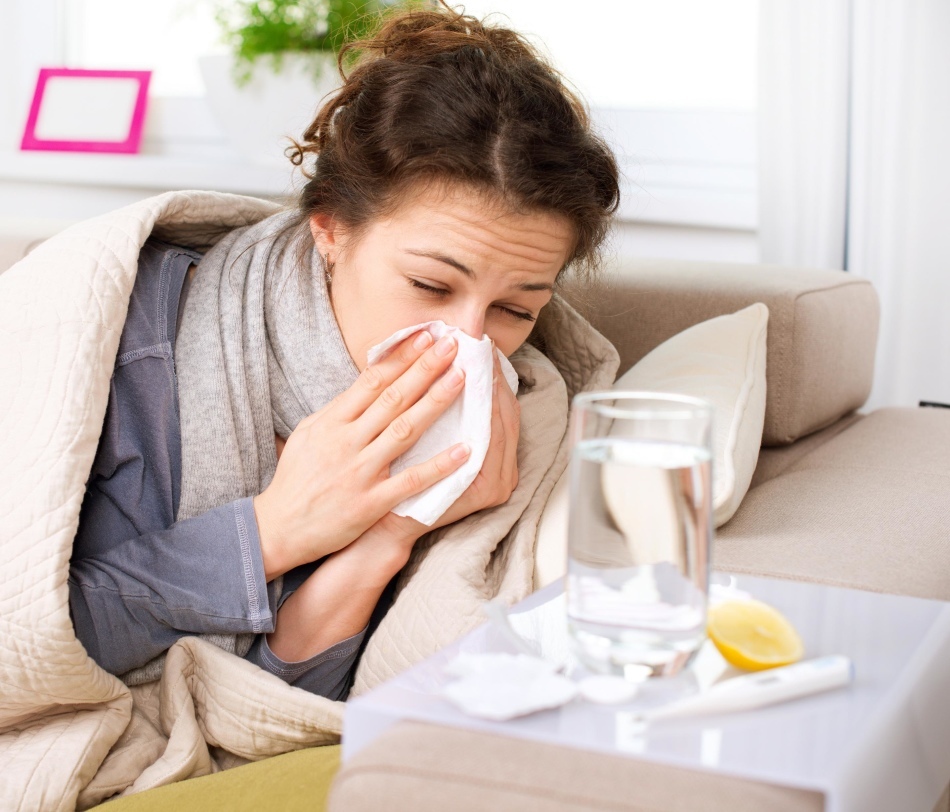 Que de traiter les premiers signes d'un rhume chez les femmes enceintes? Comment guérir un rhume pendant la grossesse avec des remèdes populaires et des médicaments à la maison?