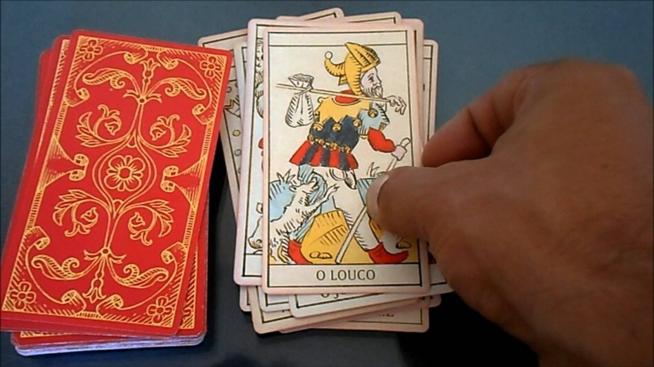 Kuinka oppia arvata Tarot-kortteja itse, mistä aloittaa? Kuinka valita "korttisi" kannella?