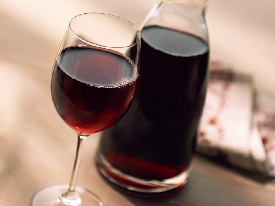 Wine at home from grapes: simple recipes. How to make wine from grapes white, red, dry?