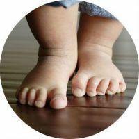 Por qué surge y cómo tratar las deformidades en valgo de los pies en los niños