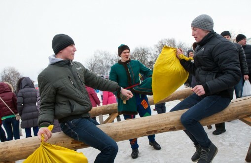 Shrovetide: games voor alle leeftijden buitenshuis en binnenshuis