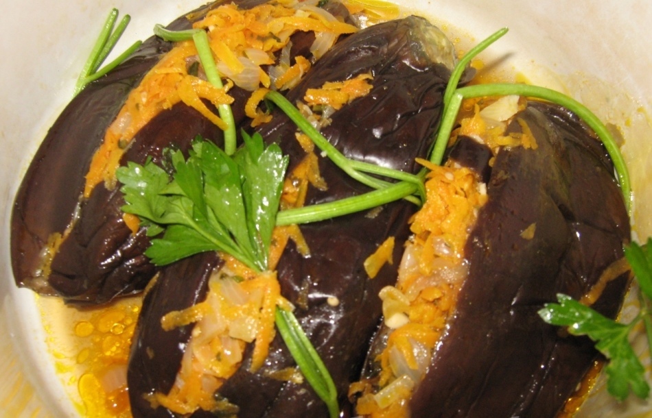 Marinated aubergines: like mushrooms, with carrots and garlic, greens, vegetables, with onion, stuffed with herbs. Tasty marinated aubergines for the winter - yummy incredible