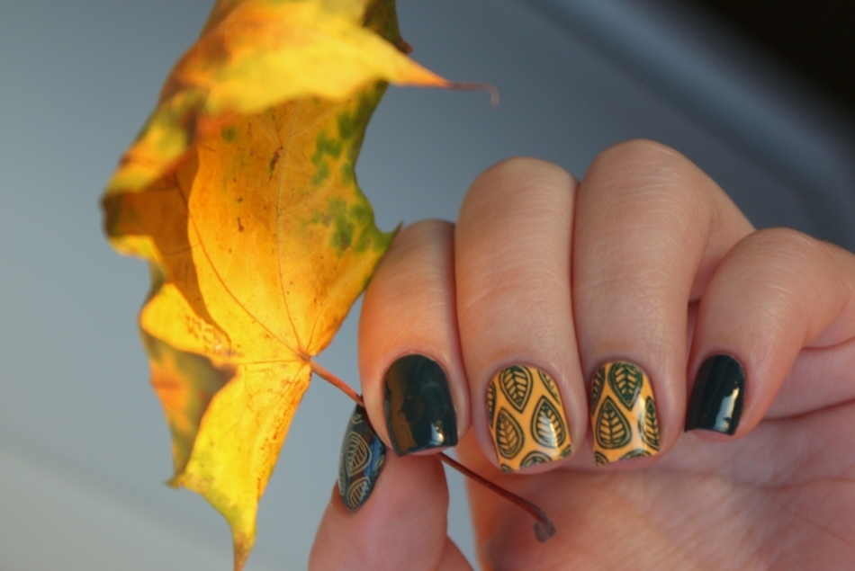 Manikur musim gugur: desain kuku dengan daun mapel. Gagasan manikur musim gugur pada kuku pendek dan panjang