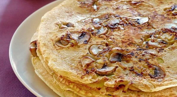 De beste recepten voor gistpannenkoeken voor de pannenkoekweek