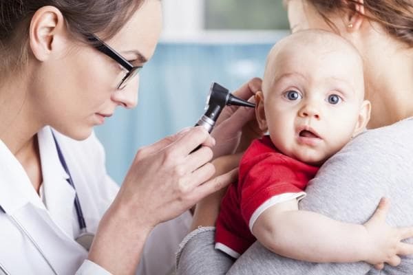 Príznaky otitis u dojčaťa: prvé príznaky zápalu uší