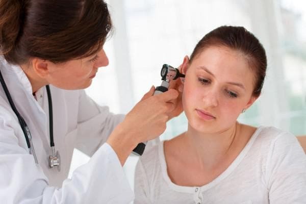 Wat is de adhesieve otitis en hoe wordt het behandeld?