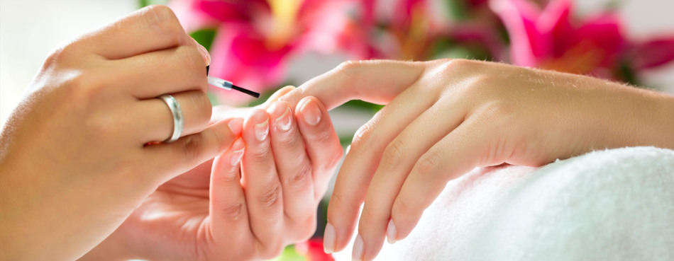 Brasiliansk premium manicure i salonen og hjemme. Handsker til den brasilianske manicure og et middel til cuticle