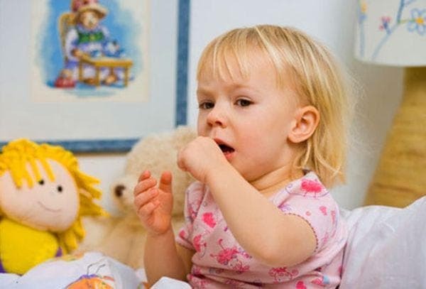 Nego liječiti mokro kašalj kod djece: savjeti i preporuke roditeljima