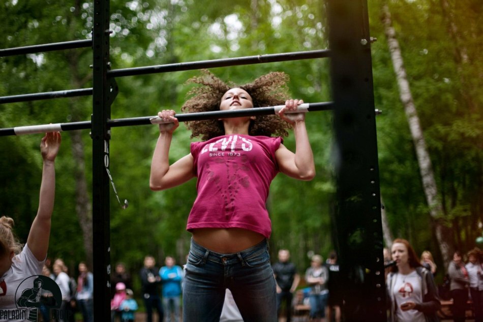 Trekken aan de bar. Hoe het aantal pull-ups te verhogen?