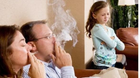 passief roken van het kind veroorzaakt bronchitis