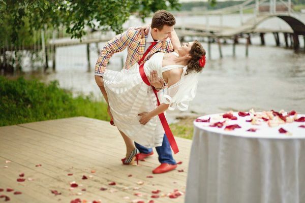 Interessante ideeën voor een zomerse bruiloftsfotoshoot