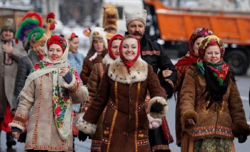 Wat is het aantal mensen in Rusland? De generositeit van de Russische bevolking in het oude nieuwe jaar: teksten van gedichten en liedjes voor kinderen en volwassenen in het Russisch