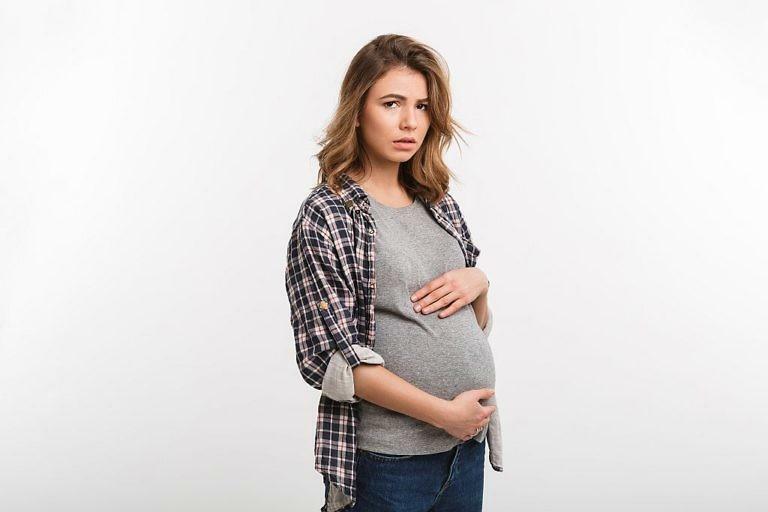 Fată însărcinată