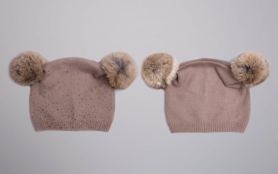 Alyekspress - modieuze kindermutsen gebreide lente en winter, helm, oorkleppen, met oren, pom-pom, sjaal: catalogus, prijs. Welk hoedje om een ​​jongen en een meisje te kiezen en te kopen in de online winkel Alyexpress?