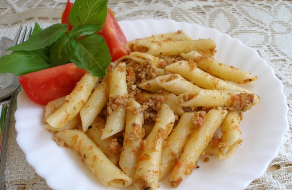 Macaroni bij de marine met gehakt: de beste recepten, foto's. Smakelijke pasta in een vlootstijl met gehakt in een multivariate oven, koekenpan: recepten