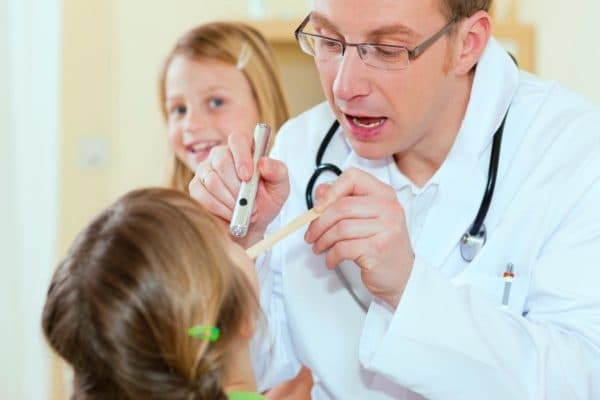 rýchlo a efektívne liečiť výtok z nosa u detí