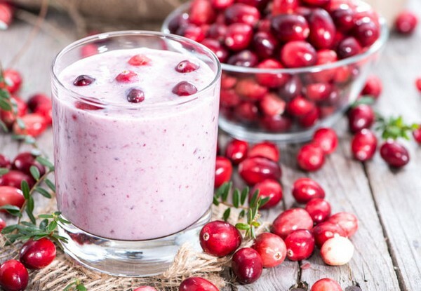 Smoothies dengan cranberry - menghiasi kehidupan sehari-hari abu-abu dengan warna-warna cerah dan rasa