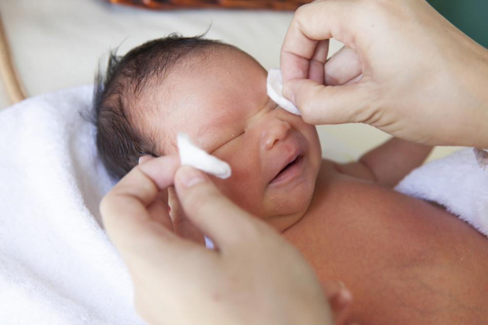 Rules for daily care for the newborn. Step-by-step hygienic care