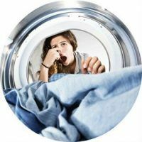 Hoe zich te ontdoen van de onaangename geur in de wasmachine