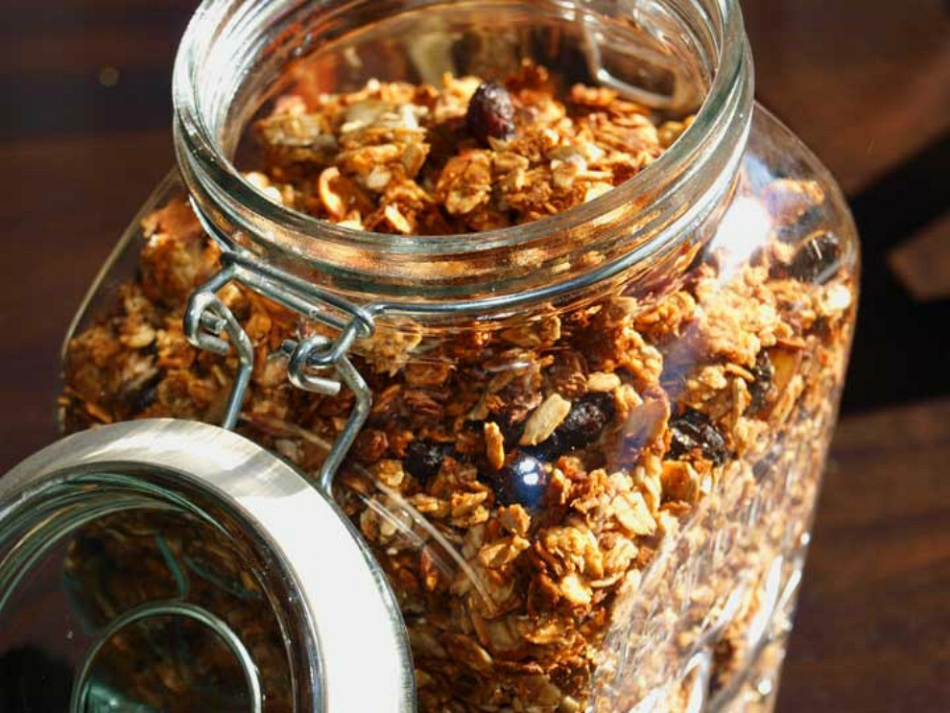 Het recept voor een heerlijk ontbijt: hoe granola koken? Bereiding van repen en granola muesli - recepten