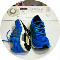 Is het mogelijk om de sneakers in de wasmachine te wassen zonder ze te beschadigen?