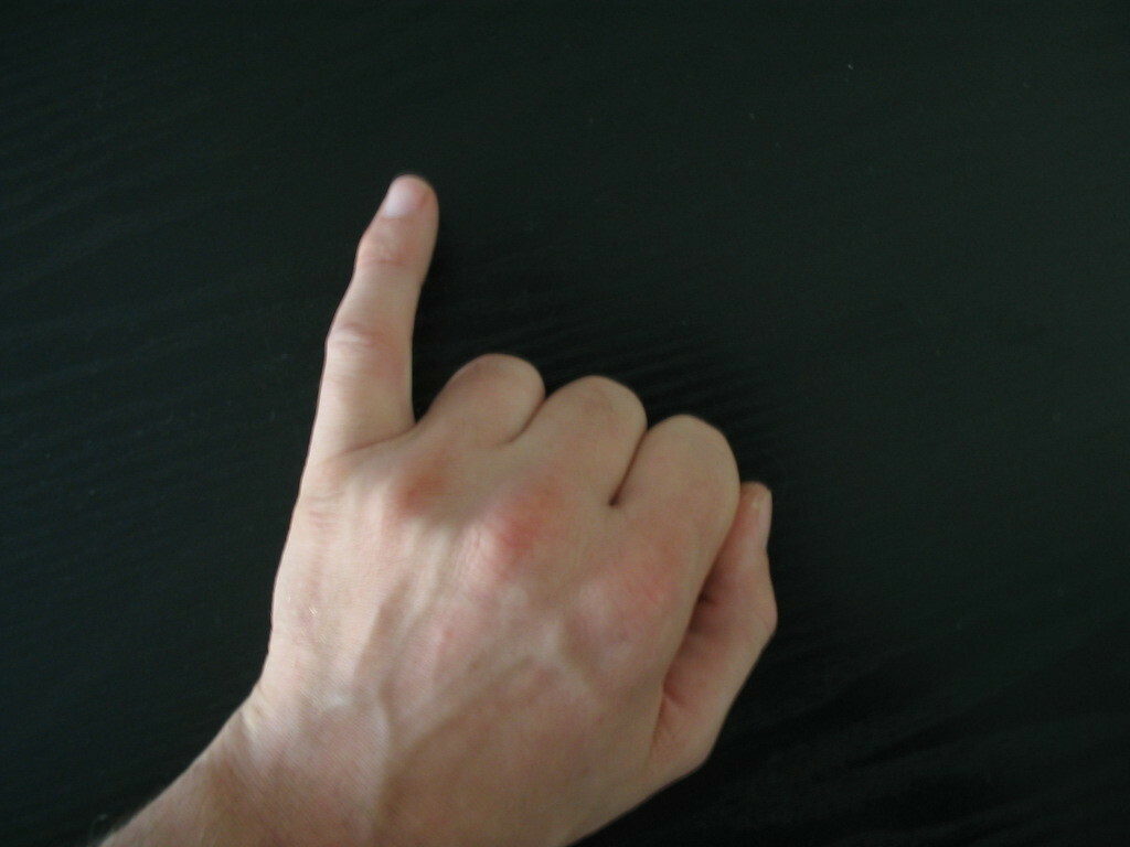 Hvorfor vokser menn en negl på en finger? Hva betyr den lange fingeren på pekefingeren for menn?