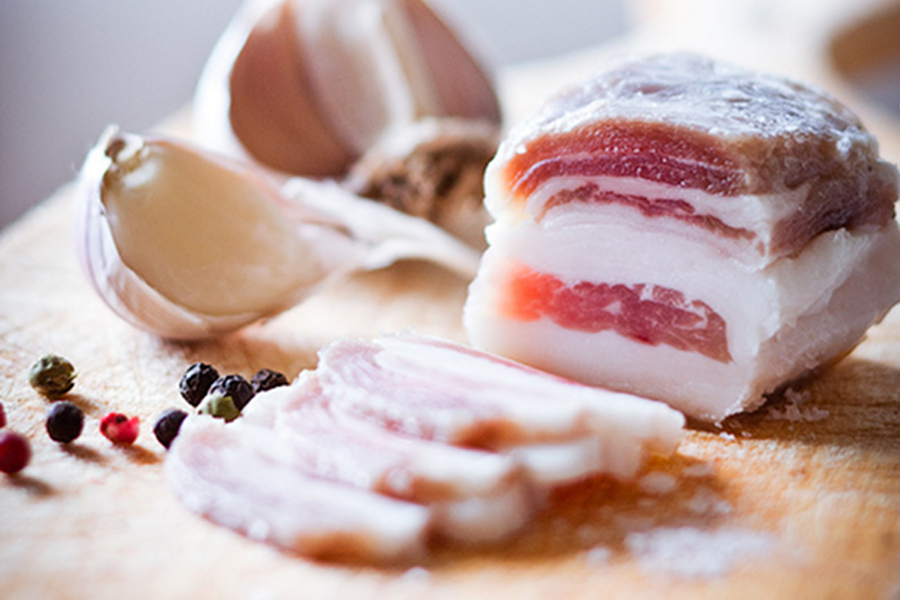 How to properly pick fresh pork fat quickly and delicious at home: the best recipes. Salo in brine, onion husk, in a can, tulip, boiled, marinade, with garlic, pepper, spices, for smoking: the most delicious recipe and method of salting