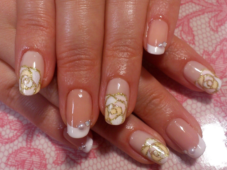 Manicure com rosas em unhas. Como desenhar rosas acrílicas, stencilled e em massa nas unhas, como fazer uma jaqueta com rosas e rosas molhadas nas unhas?