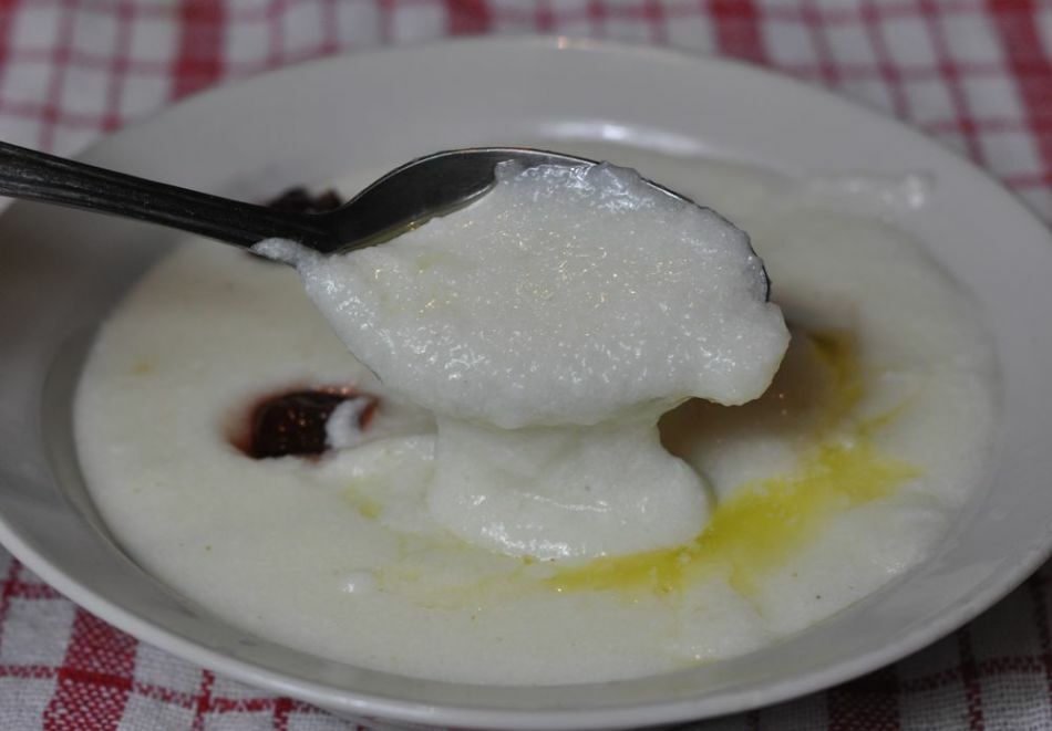 Manna pap zonder klontjes: de beste recepten voor volwassenen en kinderen. De vloeibare, middelgrote en dikke griesmeelpap koken op melk, water, droge en gecondenseerde melk: recepten en verhoudingen. Hoeveel koken griesmeelpap op melk en water?