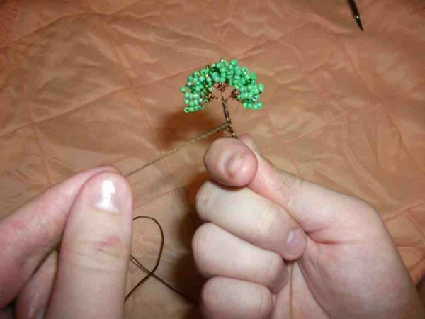 Vaiheittainen ohje, kuinka kutoa bonsai puu helmiä