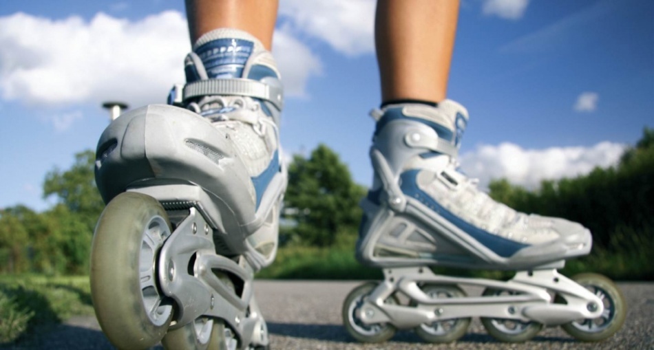 How to skate correctly? How to make a safe roller ride for a child?